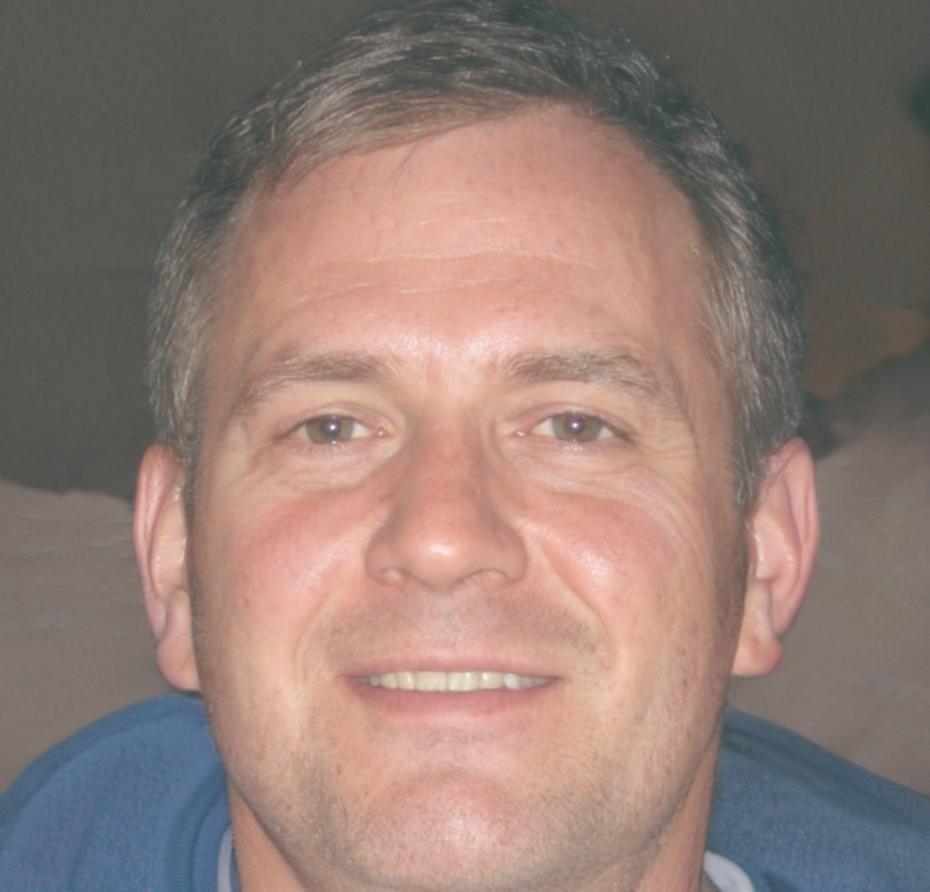 Henrik Lindström bei der Arbeit an Datenbankoptimierung