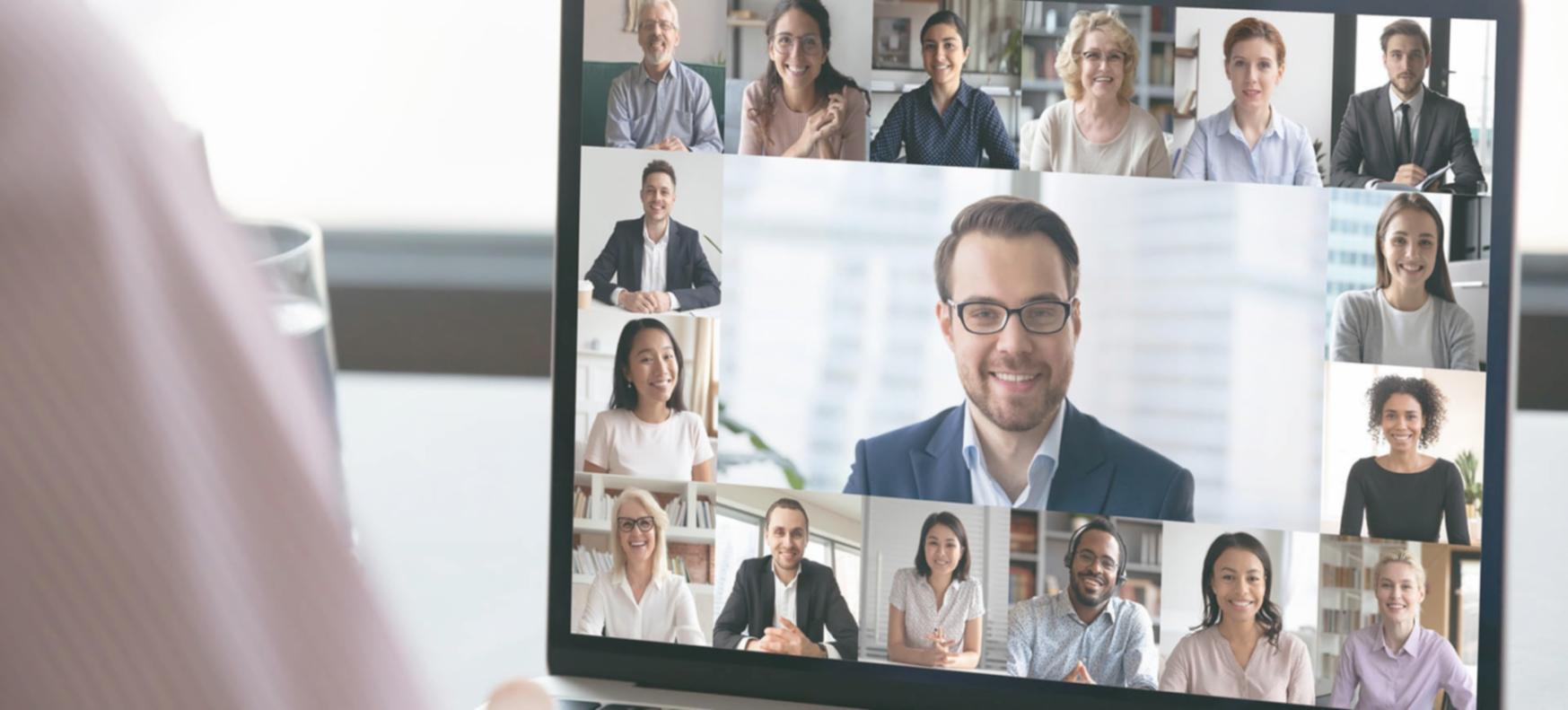 Modernes Büroumfeld mit technischer Infrastruktur für Datenbank-Management und IT-Beratung